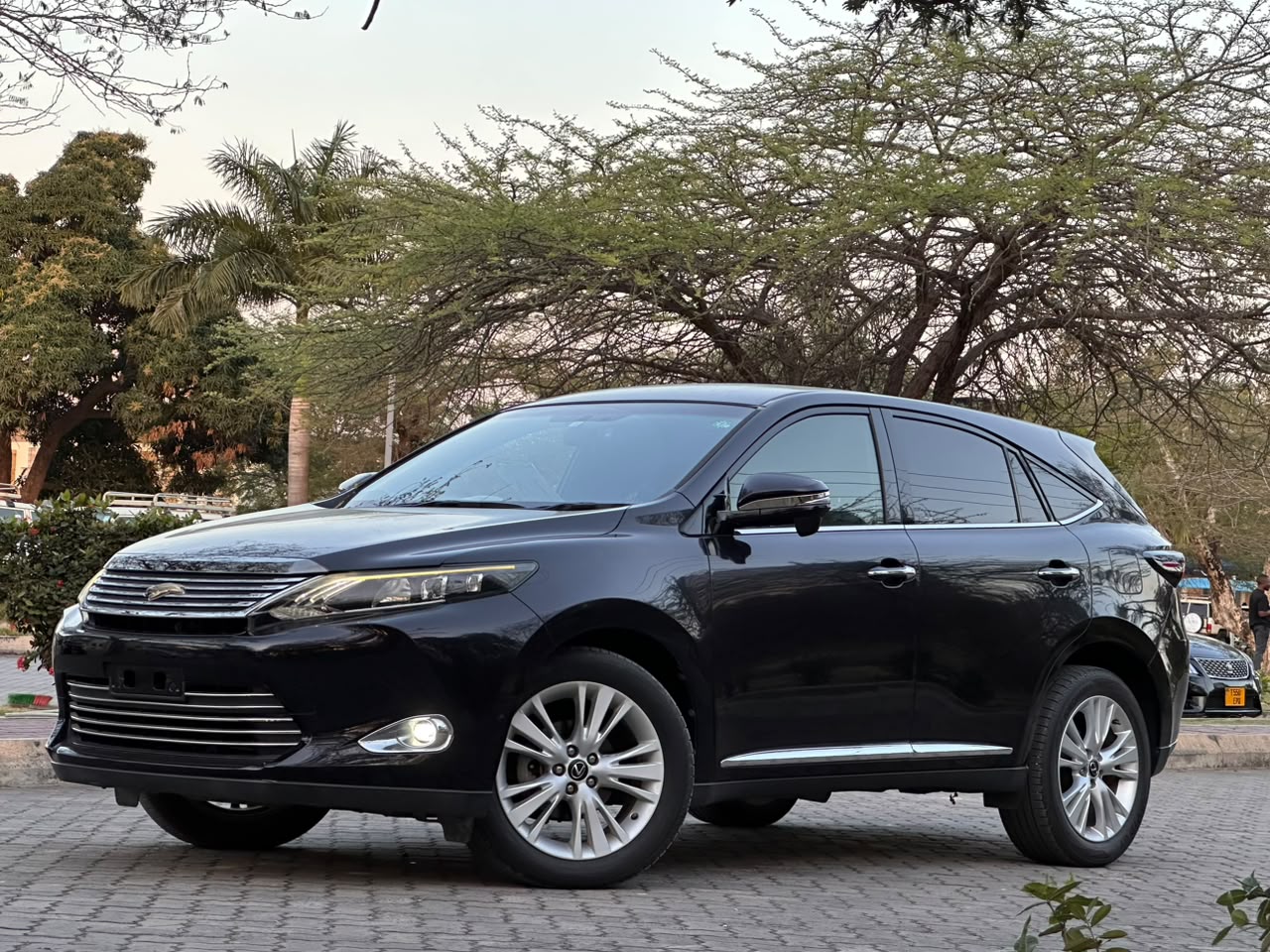 TOYOTA HARRIER NEW MODEL thumbnail 3